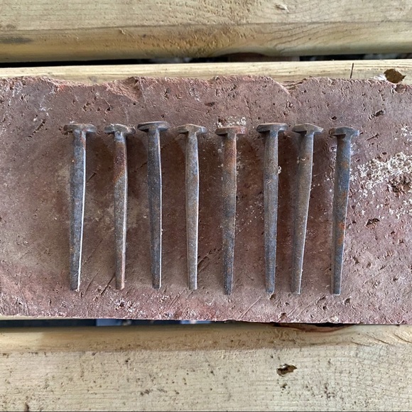 Historic wrought iron hand forged nails square ANTIQUE curiosity oddities - Picture 2 of 8
